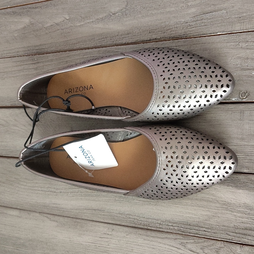 NWT Arizona Jean Company Women's Metallic Lazer-cut-out Flats Size Women's 6.5